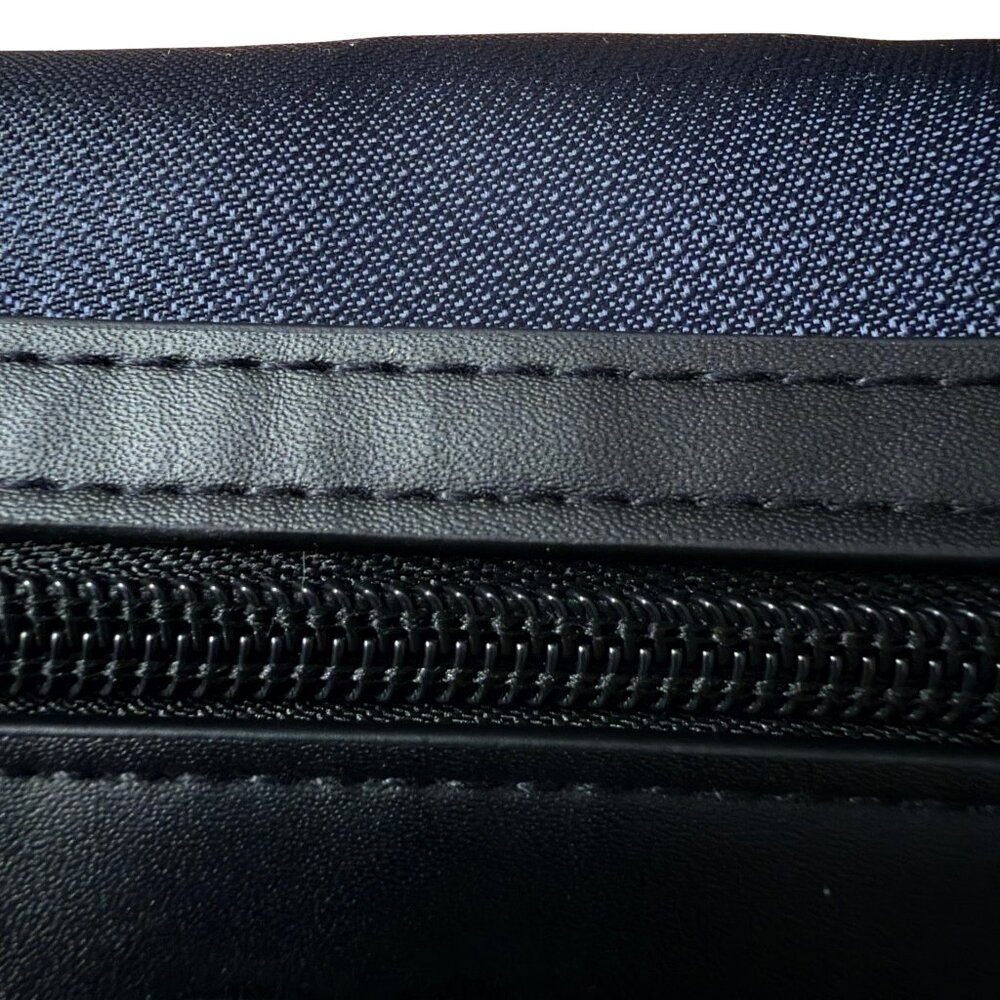 Dior Sauvage Men’s Travel Duo – Toiletry Pouch + 10 mL EDT Mini NIB - Picture 7 of 12